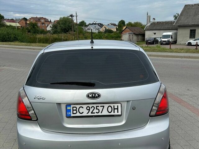 Серый Киа Рио, объемом двигателя 1.4 л и пробегом 156 тыс. км за 4000 $, фото 2 на Automoto.ua