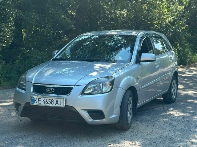 Серый Киа Рио, объемом двигателя 1.4 л и пробегом 173 тыс. км за 4300 $, фото 1 на Automoto.ua