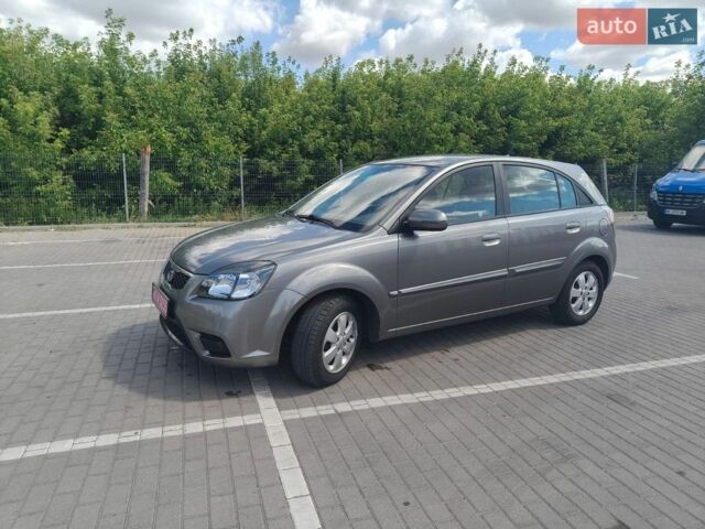 Сірий Кіа Ріо, об'ємом двигуна 1.6 л та пробігом 207 тис. км за 6490 $, фото 7 на Automoto.ua