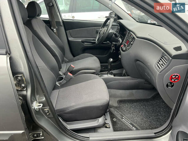 Серый Киа Рио, объемом двигателя 1.6 л и пробегом 207 тыс. км за 7299 $, фото 25 на Automoto.ua