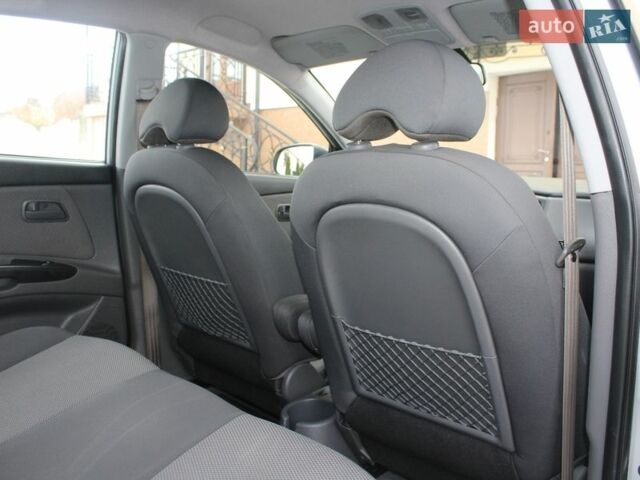 Сірий Кіа Ріо, об'ємом двигуна 1.4 л та пробігом 165 тис. км за 5590 $, фото 83 на Automoto.ua