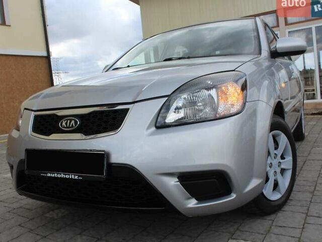 Сірий Кіа Ріо, об'ємом двигуна 1.4 л та пробігом 165 тис. км за 5590 $, фото 10 на Automoto.ua