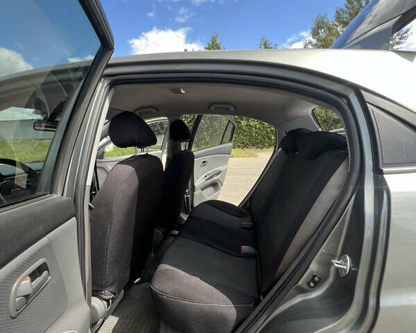 Серый Киа Рио, объемом двигателя 1.4 л и пробегом 128 тыс. км за 6800 $, фото 11 на Automoto.ua