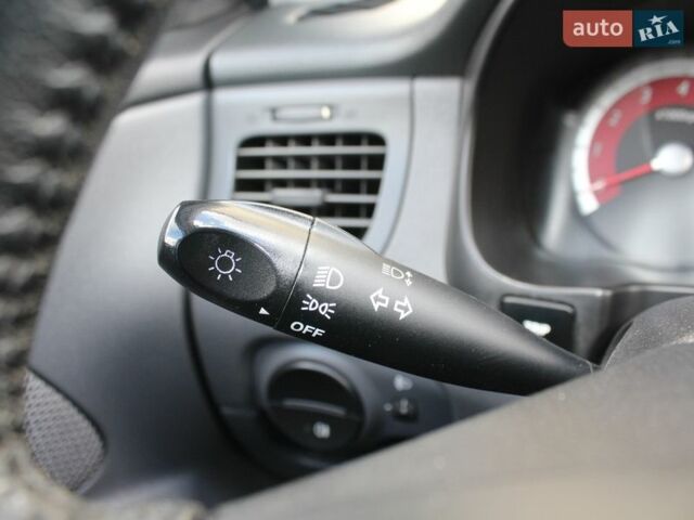 Сірий Кіа Ріо, об'ємом двигуна 1.4 л та пробігом 165 тис. км за 5590 $, фото 69 на Automoto.ua