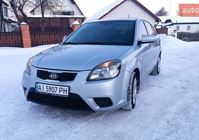 Серый Киа Рио, объемом двигателя 1.4 л и пробегом 240 тыс. км за 4500 $, фото 1 на Automoto.ua