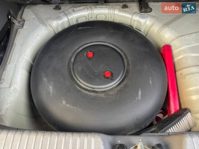 Сірий Кіа Ріо, об'ємом двигуна 1.4 л та пробігом 165 тис. км за 4600 $, фото 15 на Automoto.ua