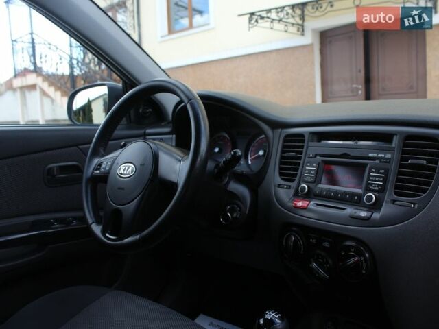 Сірий Кіа Ріо, об'ємом двигуна 1.4 л та пробігом 165 тис. км за 5590 $, фото 93 на Automoto.ua
