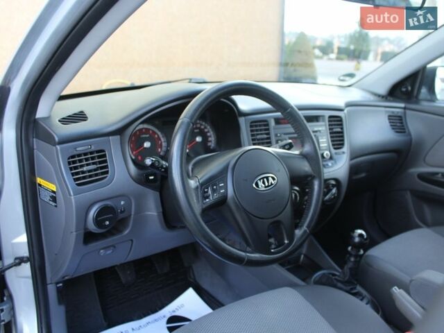 Сірий Кіа Ріо, об'ємом двигуна 1.4 л та пробігом 165 тис. км за 5590 $, фото 56 на Automoto.ua