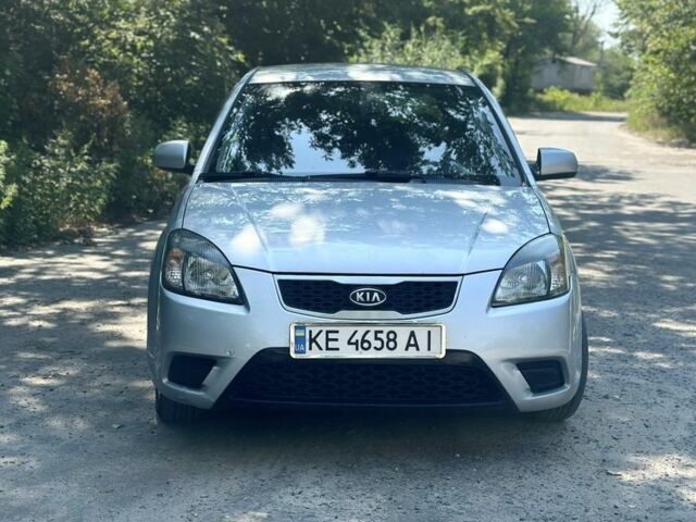 Сірий Кіа Ріо, об'ємом двигуна 1.4 л та пробігом 173 тис. км за 4313 $, фото 1 на Automoto.ua