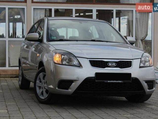 Сірий Кіа Ріо, об'ємом двигуна 1.4 л та пробігом 165 тис. км за 5590 $, фото 3 на Automoto.ua