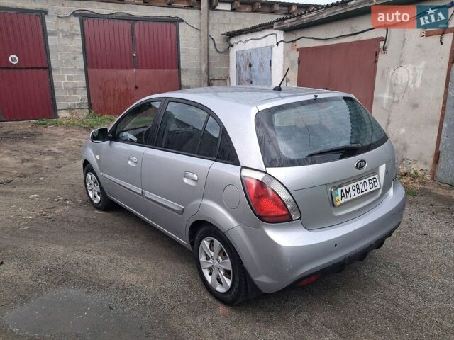 Серый Киа Рио, объемом двигателя 1.4 л и пробегом 130 тыс. км за 5000 $, фото 4 на Automoto.ua