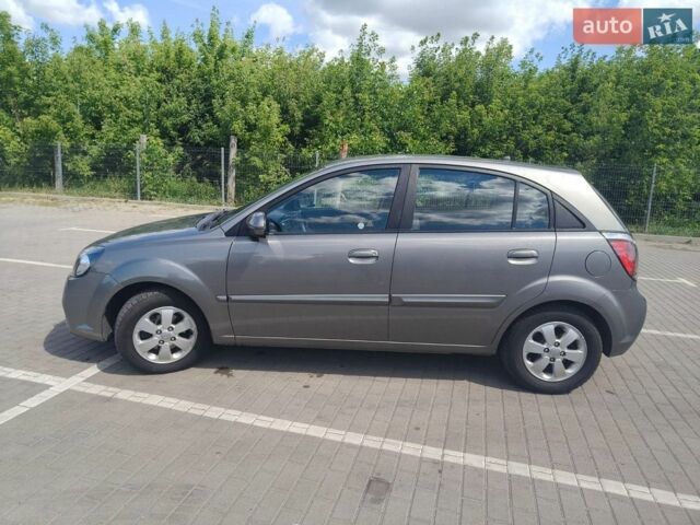 Сірий Кіа Ріо, об'ємом двигуна 1.6 л та пробігом 207 тис. км за 6490 $, фото 6 на Automoto.ua