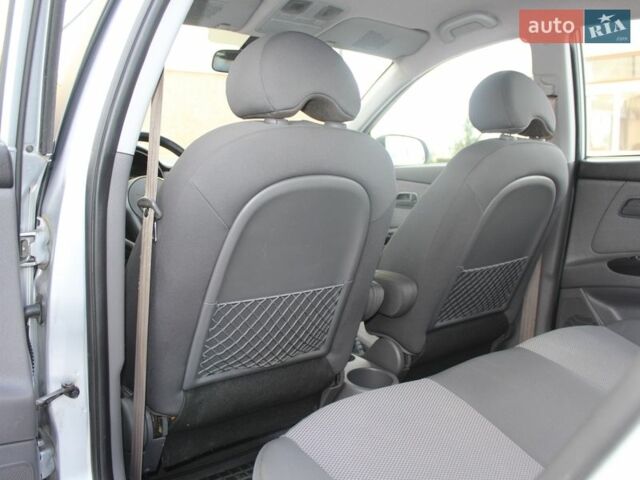 Сірий Кіа Ріо, об'ємом двигуна 1.4 л та пробігом 165 тис. км за 5590 $, фото 76 на Automoto.ua