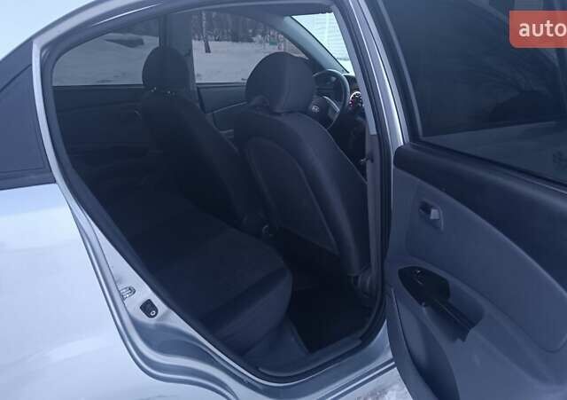 Серый Киа Рио, объемом двигателя 1.4 л и пробегом 240 тыс. км за 4500 $, фото 13 на Automoto.ua