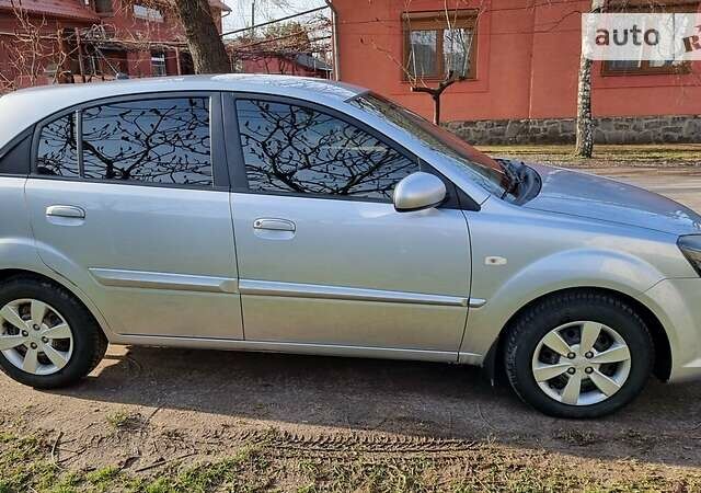 Серый Киа Рио, объемом двигателя 1.4 л и пробегом 152 тыс. км за 5500 $, фото 3 на Automoto.ua