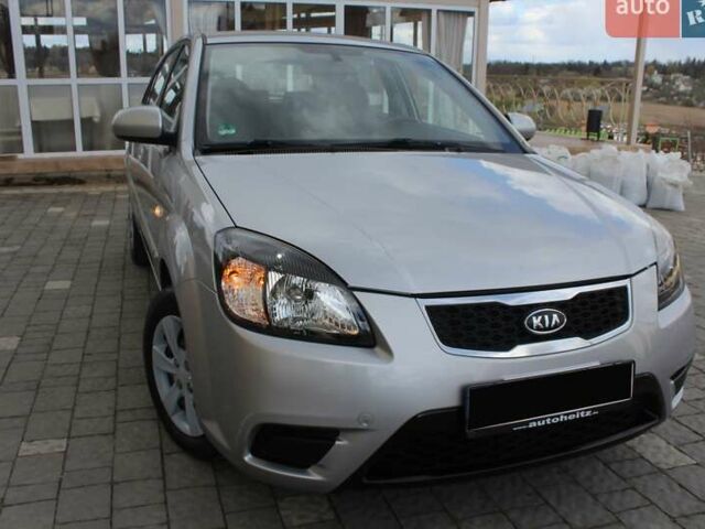 Сірий Кіа Ріо, об'ємом двигуна 1.4 л та пробігом 165 тис. км за 5590 $, фото 19 на Automoto.ua