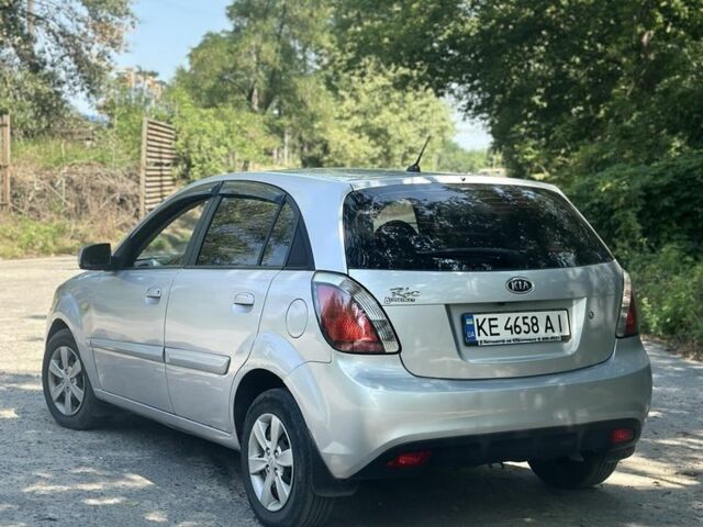 Сірий Кіа Ріо, об'ємом двигуна 1.4 л та пробігом 173 тис. км за 4313 $, фото 5 на Automoto.ua