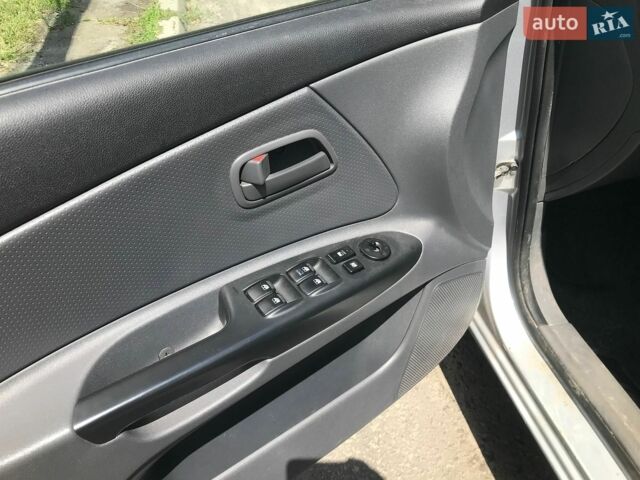 Серый Киа Рио, объемом двигателя 1.4 л и пробегом 95 тыс. км за 2880 $, фото 9 на Automoto.ua