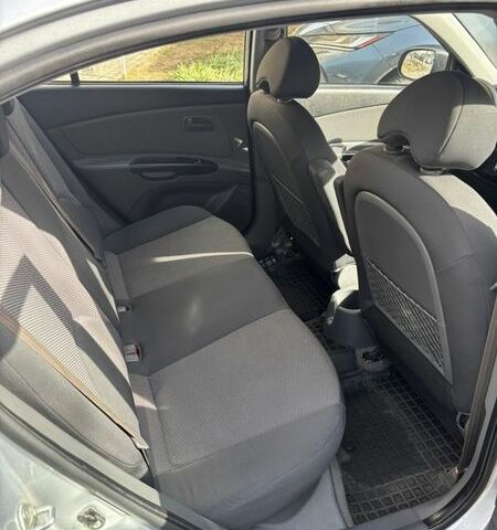 Сірий Кіа Ріо, об'ємом двигуна 1.4 л та пробігом 165 тис. км за 4600 $, фото 9 на Automoto.ua