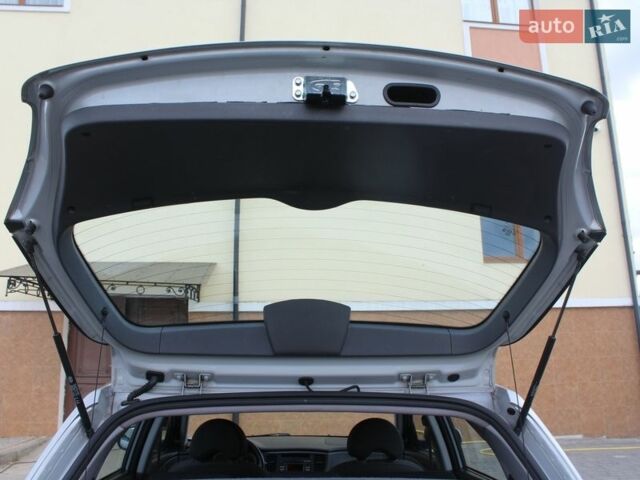 Сірий Кіа Ріо, об'ємом двигуна 1.4 л та пробігом 165 тис. км за 5590 $, фото 99 на Automoto.ua