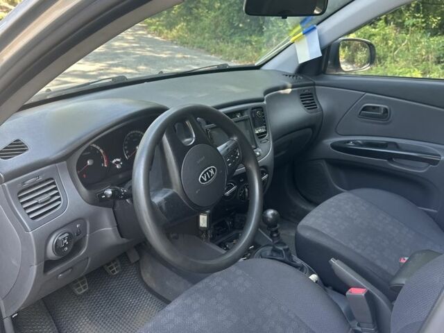 Сірий Кіа Ріо, об'ємом двигуна 1.4 л та пробігом 173 тис. км за 4313 $, фото 6 на Automoto.ua