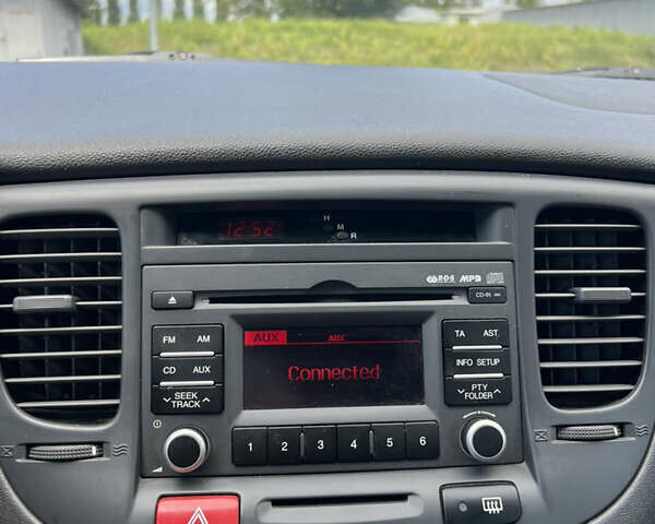 Серый Киа Рио, объемом двигателя 1.4 л и пробегом 128 тыс. км за 6800 $, фото 17 на Automoto.ua