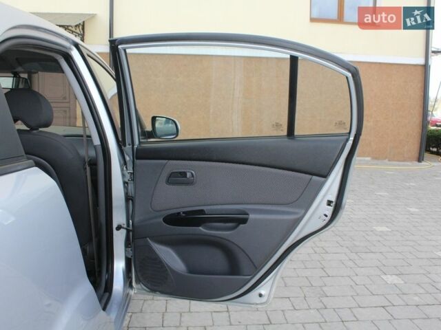 Сірий Кіа Ріо, об'ємом двигуна 1.4 л та пробігом 165 тис. км за 5590 $, фото 85 на Automoto.ua