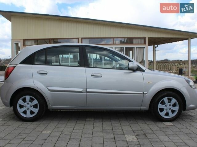 Сірий Кіа Ріо, об'ємом двигуна 1.4 л та пробігом 165 тис. км за 5590 $, фото 43 на Automoto.ua