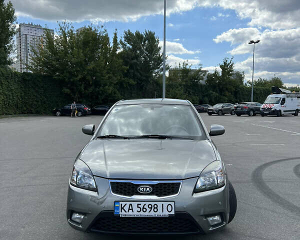 Серый Киа Рио, объемом двигателя 1.4 л и пробегом 128 тыс. км за 6800 $, фото 4 на Automoto.ua