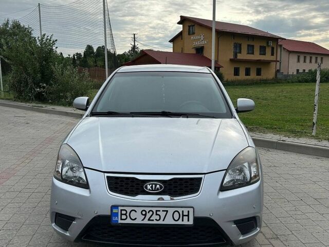 Серый Киа Рио, объемом двигателя 1.4 л и пробегом 156 тыс. км за 4000 $, фото 5 на Automoto.ua