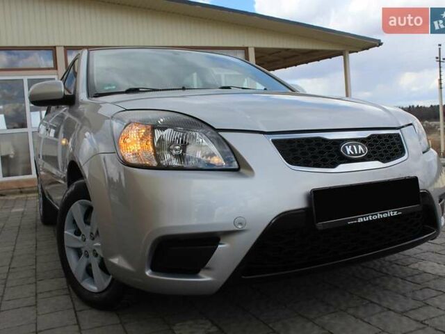 Сірий Кіа Ріо, об'ємом двигуна 1.4 л та пробігом 165 тис. км за 5590 $, фото 16 на Automoto.ua