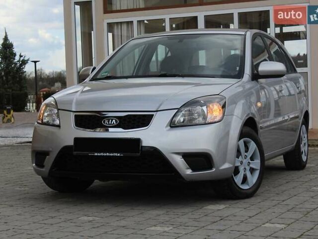Сірий Кіа Ріо, об'ємом двигуна 1.4 л та пробігом 165 тис. км за 5590 $, фото 4 на Automoto.ua