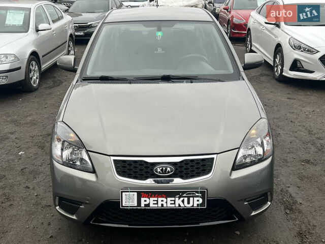 Серый Киа Рио, объемом двигателя 1.6 л и пробегом 207 тыс. км за 7299 $, фото 2 на Automoto.ua