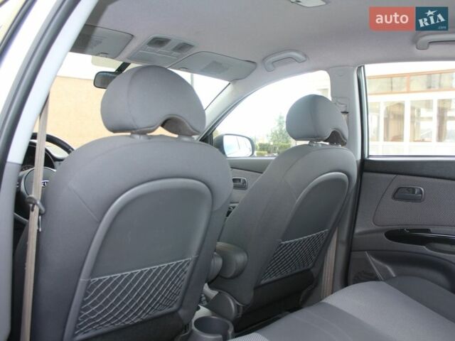 Сірий Кіа Ріо, об'ємом двигуна 1.4 л та пробігом 165 тис. км за 5590 $, фото 77 на Automoto.ua