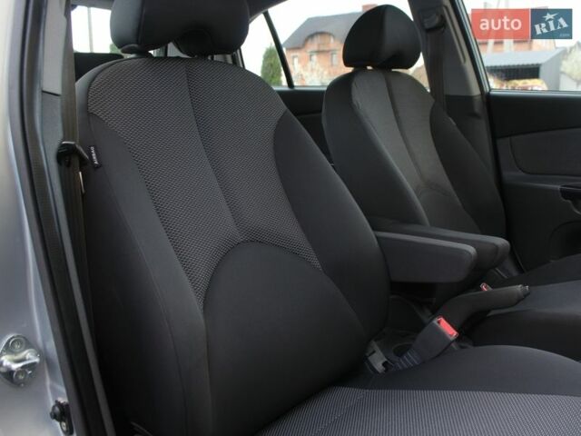 Сірий Кіа Ріо, об'ємом двигуна 1.4 л та пробігом 165 тис. км за 5590 $, фото 96 на Automoto.ua