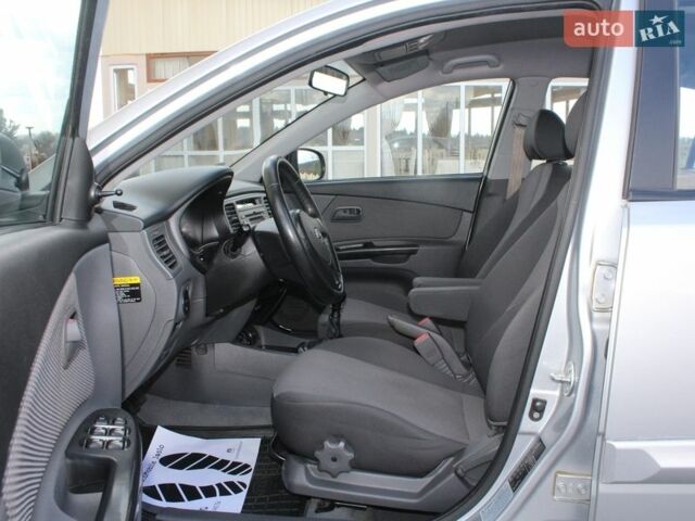Сірий Кіа Ріо, об'ємом двигуна 1.4 л та пробігом 165 тис. км за 5590 $, фото 53 на Automoto.ua
