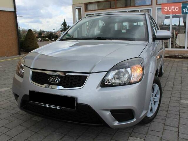 Сірий Кіа Ріо, об'ємом двигуна 1.4 л та пробігом 165 тис. км за 5590 $, фото 12 на Automoto.ua