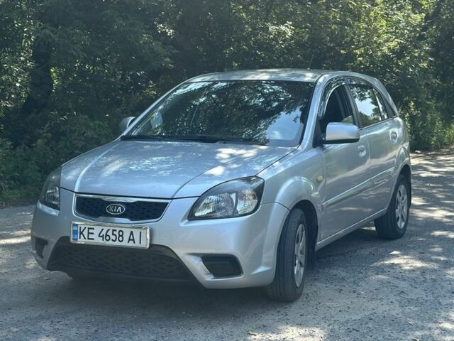 Сірий Кіа Ріо, об'ємом двигуна 1.4 л та пробігом 173 тис. км за 4313 $, фото 2 на Automoto.ua