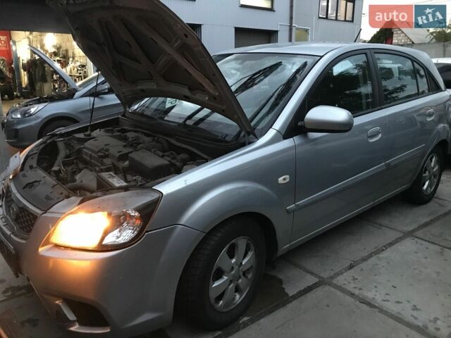 Серый Киа Рио, объемом двигателя 1.4 л и пробегом 95 тыс. км за 2880 $, фото 7 на Automoto.ua
