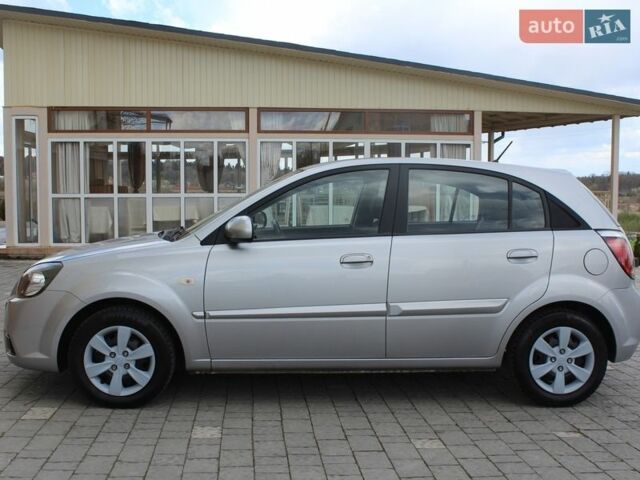 Сірий Кіа Ріо, об'ємом двигуна 1.4 л та пробігом 165 тис. км за 5590 $, фото 49 на Automoto.ua