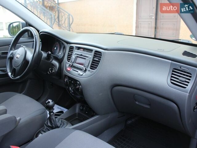 Сірий Кіа Ріо, об'ємом двигуна 1.4 л та пробігом 165 тис. км за 5590 $, фото 89 на Automoto.ua