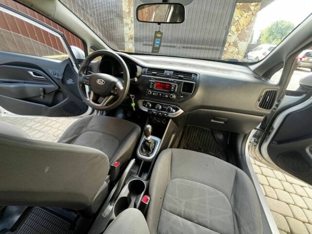 Серый Киа Рио, объемом двигателя 1.1 л и пробегом 217 тыс. км за 5400 $, фото 10 на Automoto.ua