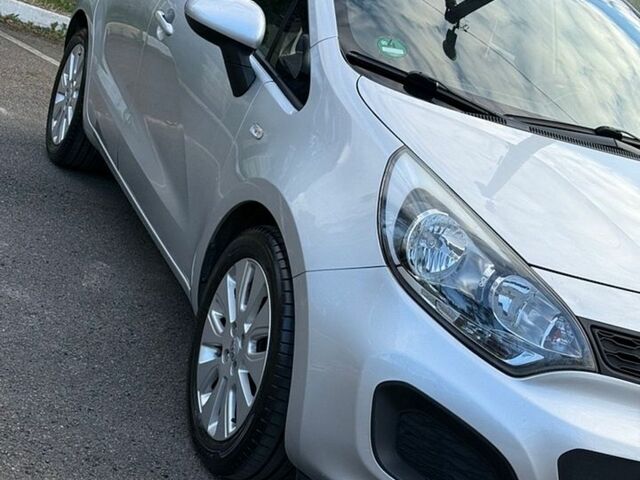 Сірий Кіа Ріо, об'ємом двигуна 1.4 л та пробігом 103 тис. км за 7500 $, фото 6 на Automoto.ua