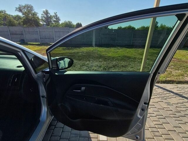 Серый Киа Рио, объемом двигателя 1.4 л и пробегом 254 тыс. км за 6500 $, фото 27 на Automoto.ua