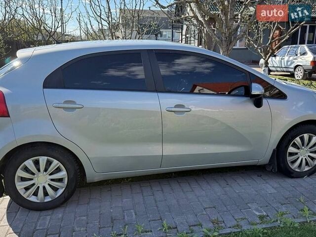 Серый Киа Рио, объемом двигателя 1.12 л и пробегом 220 тыс. км за 5700 $, фото 2 на Automoto.ua
