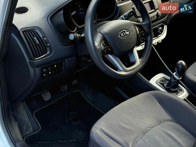 Серый Киа Рио, объемом двигателя 1.4 л и пробегом 103 тыс. км за 8000 $, фото 17 на Automoto.ua