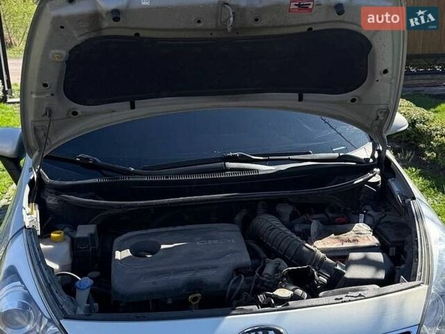 Серый Киа Рио, объемом двигателя 1.12 л и пробегом 220 тыс. км за 5700 $, фото 10 на Automoto.ua