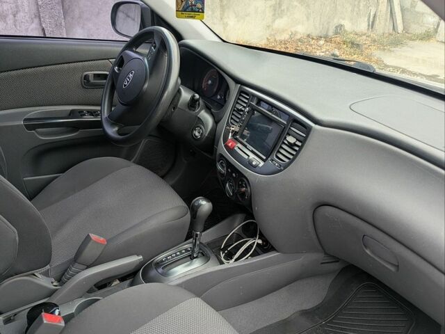 Серый Киа Рио, объемом двигателя 1.6 л и пробегом 182 тыс. км за 6500 $, фото 4 на Automoto.ua