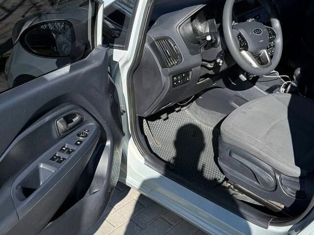 Сірий Кіа Ріо, об'ємом двигуна 1.12 л та пробігом 220 тис. км за 5700 $, фото 7 на Automoto.ua