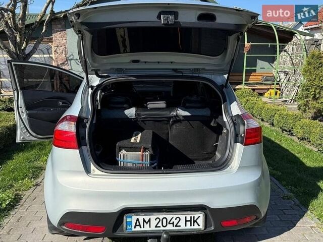 Серый Киа Рио, объемом двигателя 1.12 л и пробегом 220 тыс. км за 5700 $, фото 5 на Automoto.ua